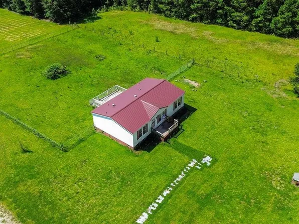 92 Wayland Dr, Saint Pauls, NC 28384