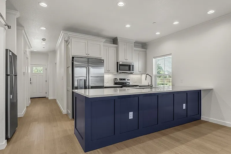 6 bed, 5.0 bath, 2500 sqft, $6,000 — Photo 4