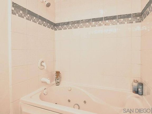 5th image of 439 Rosemont St
