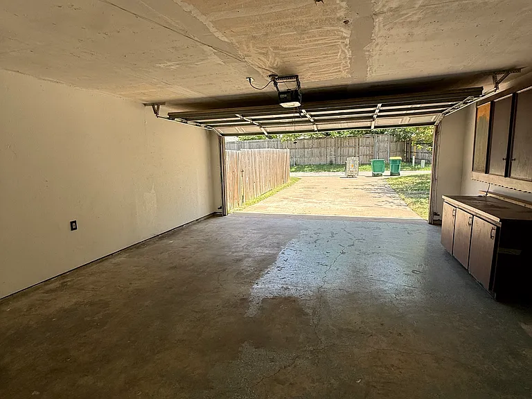 806 Kathrine Ct — Photo 9