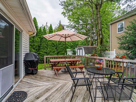 5th image of 62 Meadow Dr