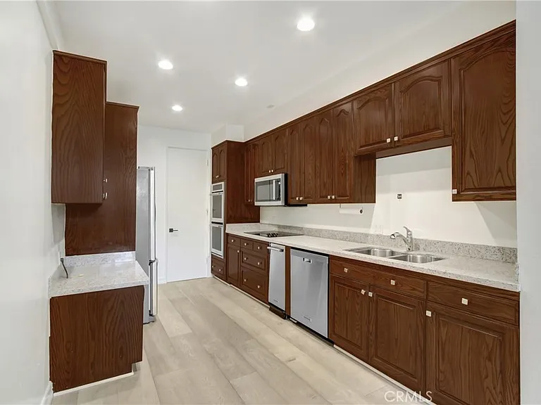 4949 Genesta Ave #104 — Photo 13