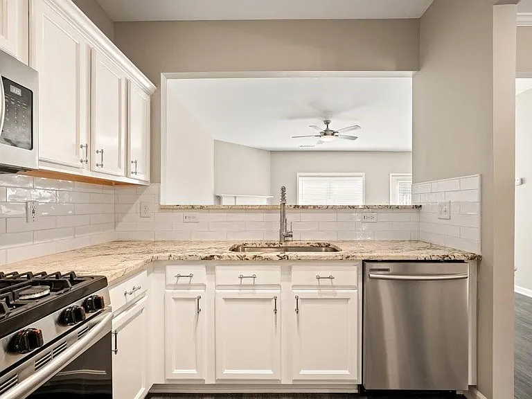 2045 Lakeshore Overlook Dr — Photo 14