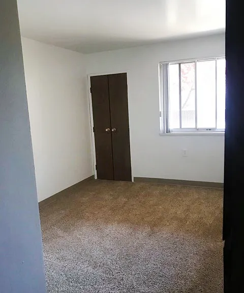 2427 Jefferson Ave — Photo 4