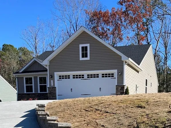 304 Pleasants Ln, Kilmarnock, VA 22482