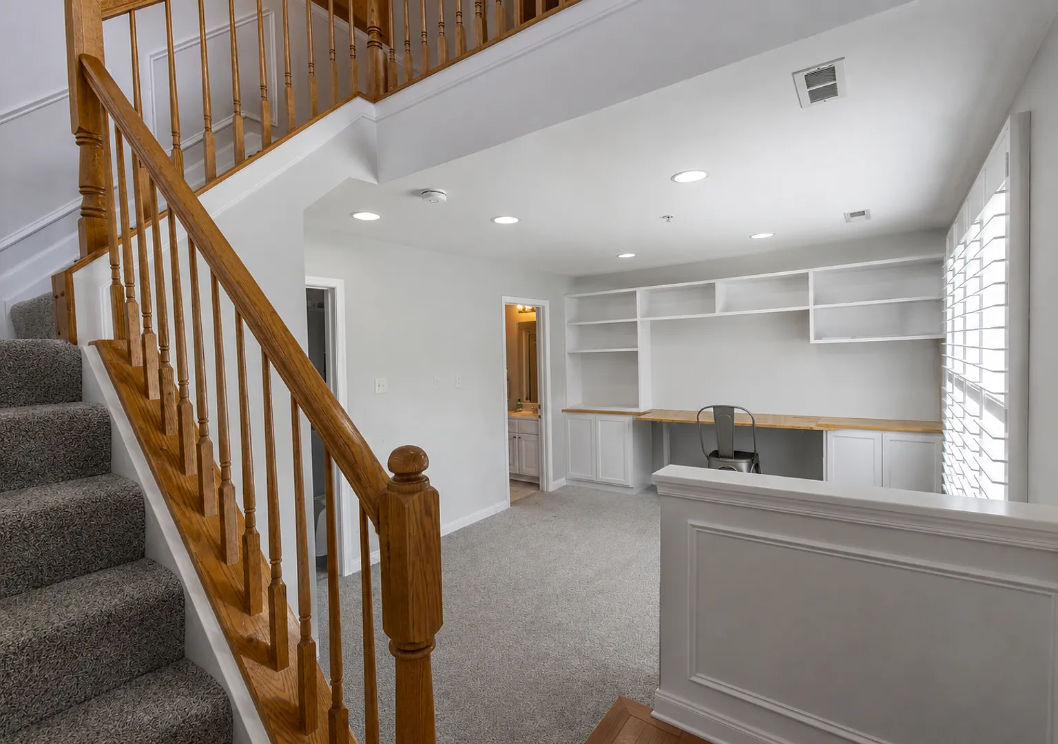Charming 3BD/4.5BA Townhome with Attached Garage in Woodberry, MD! — Photo 2