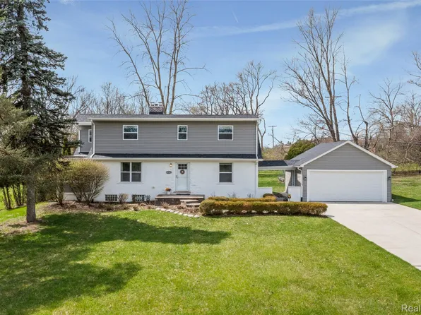 24903 Lois Ln, Southfield, MI 48075