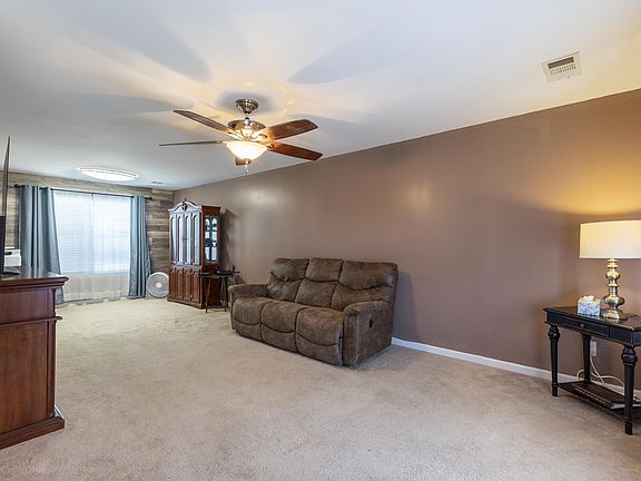 5th image of 1403 Knoll Ln