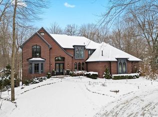 9050 Cascade Dr, South Lyon, MI 48178