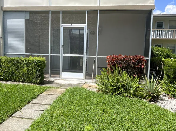 52 Dorchester, West Palm Beach, FL 33417