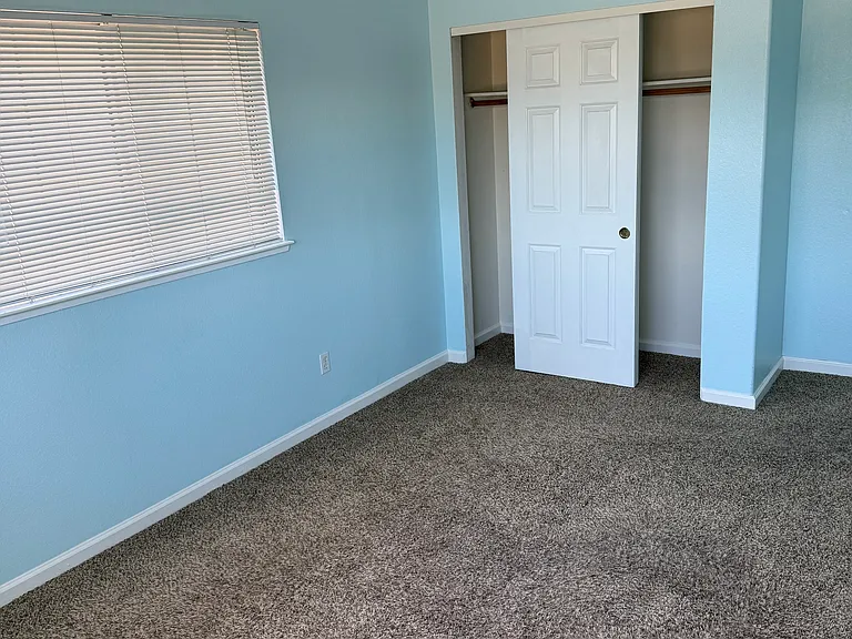 6450 Cougar Dr #B — Photo 2