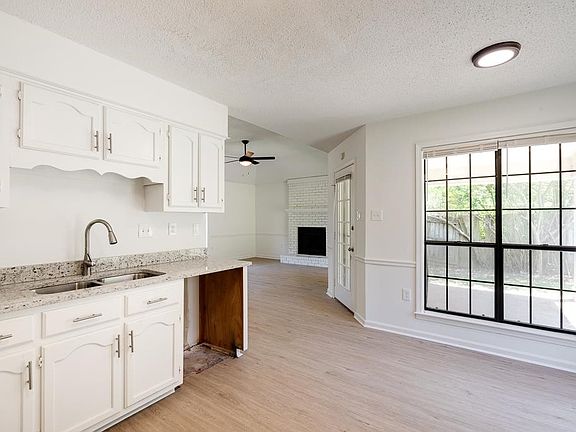 4th image of 4869 Walden Glen Dr