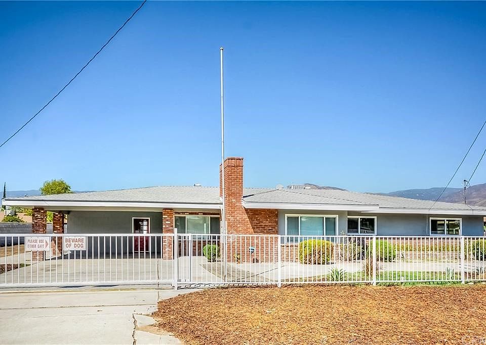 2nd image of 26320 Cypress Ave