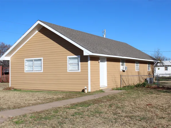 950 N Munday Ave, Munday, TX 76371