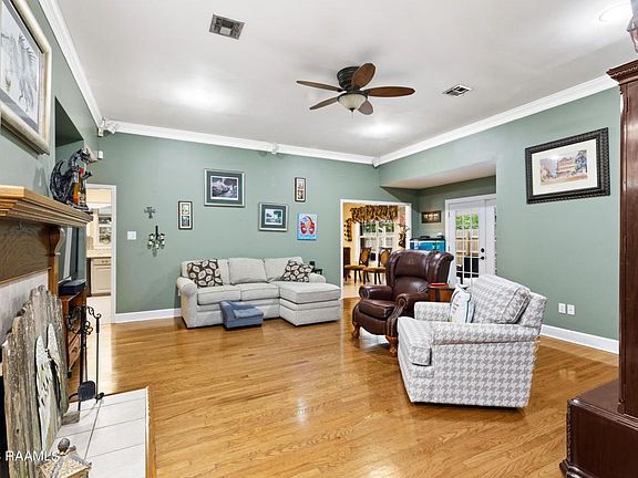5th image of 204 Silver Creek Cir