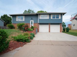 752 Meadowbrook Rd, Salina, KS 67401