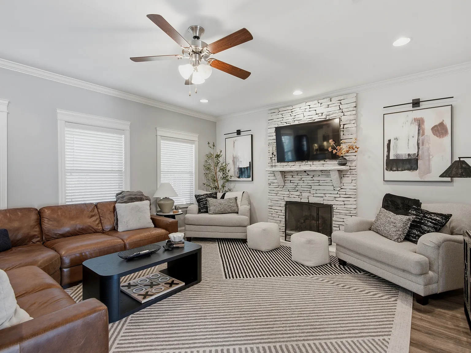 5 bed, 2.5 bath, 2680 sqft, $2,900 — Photo 4