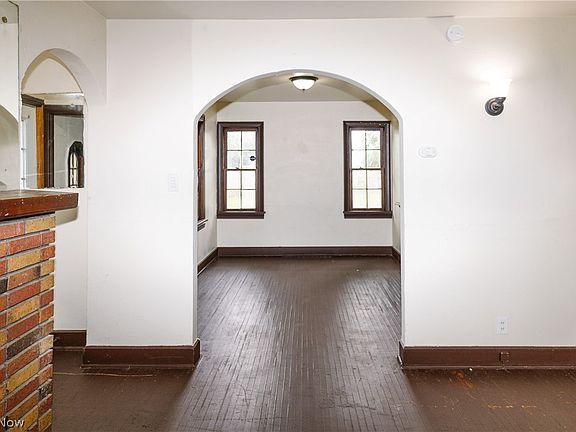 5th image of 472 W 6th St