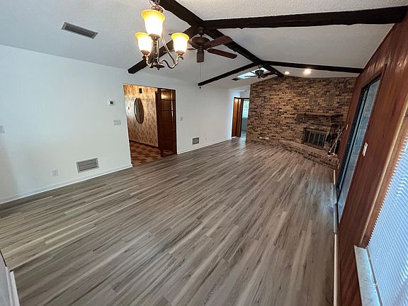 3rd image of 1554 Poplar Dr