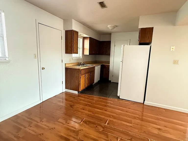 2834 Whitener St #6 — Photo 8