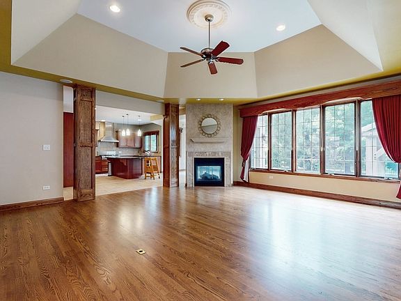 3rd image of 15656 Heatherglen Dr