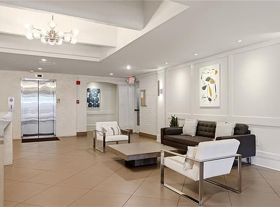 3rd image of 1765 Coliseum St #224