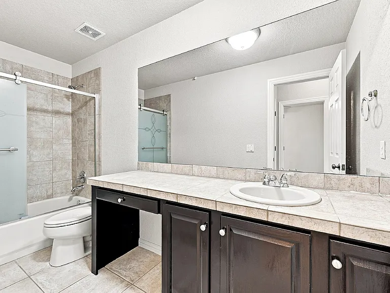 2425 Vanreen Dr — Photo 23