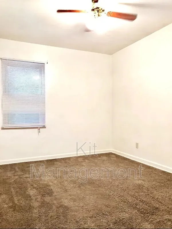 Charming 1-Bedroom Near University District Cozy, Affordable Living on Douglas Rd — Photo 4