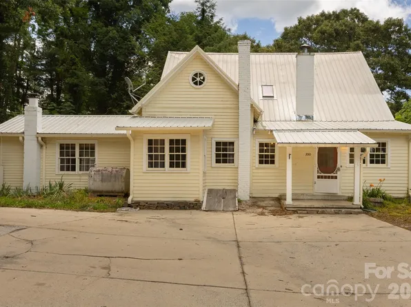 100 Cannon Dr, Hendersonville, NC 28792
