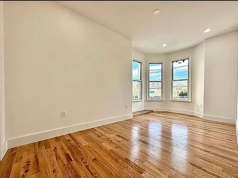 936 4th Ave #1 — Photo 1