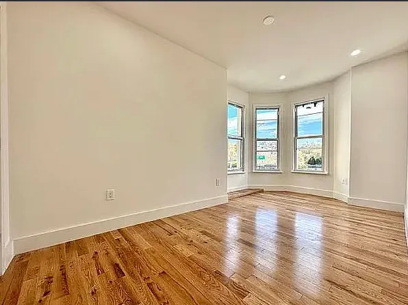 936 4th Avenue image 1 of 9