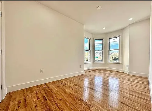 936 4th Ave #1 Photo 1