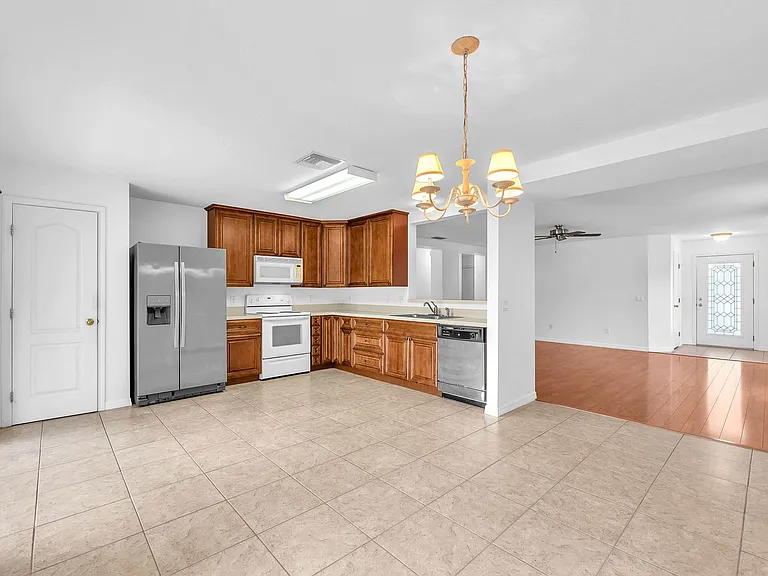6760 Waterton Dr — Photo 10