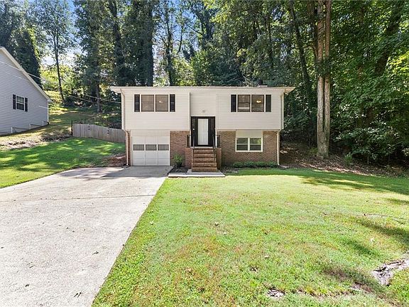 2nd image of 1421 Northwood Cir
