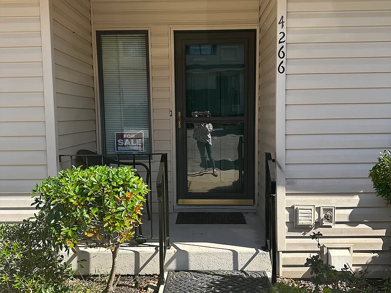 4276 Brookside Dr — Photo 1