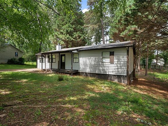 4th image of 672 Lookout Ct