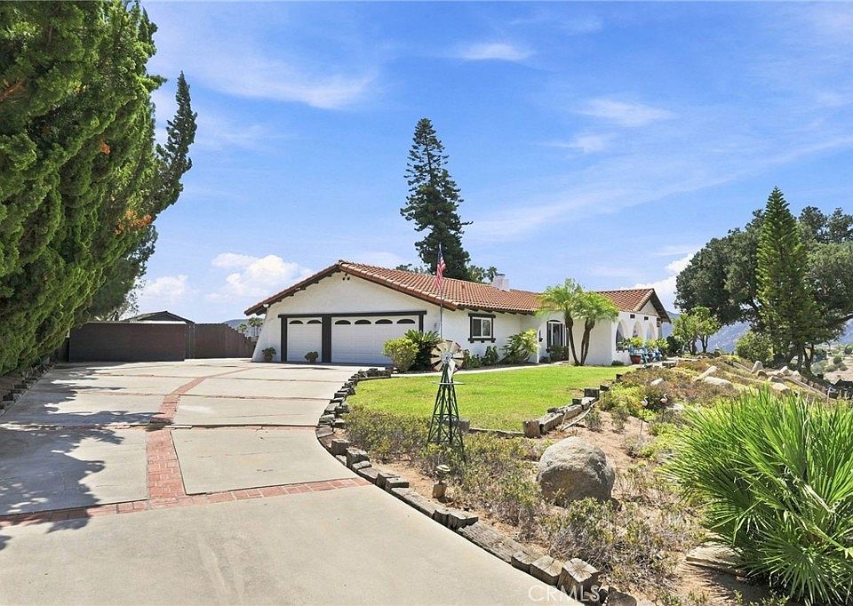 1st image of 1229 Via Sendero