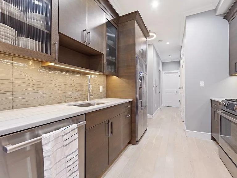 313 Washington St #4 — Photo 9