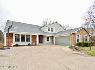 1654 Apache Dr, Naperville, IL 60563