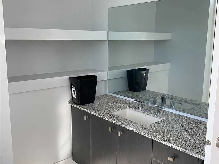 8 McClarys Way — Photo 18