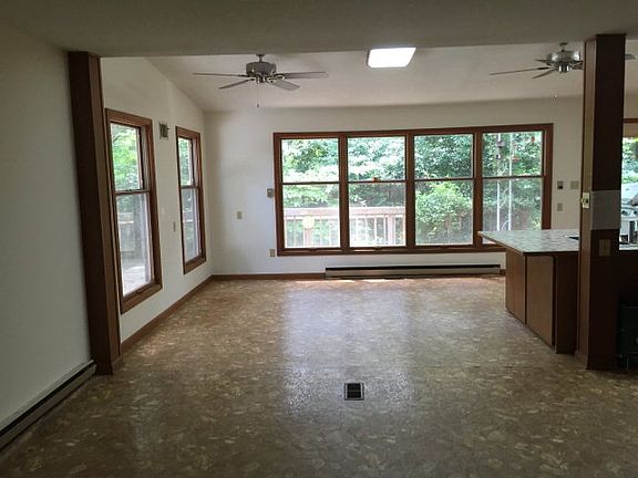 3rd image of 4784 Silver Lake Dr