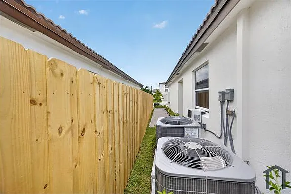 2 bed, 1000 sqft, $2,300 — Photo 3