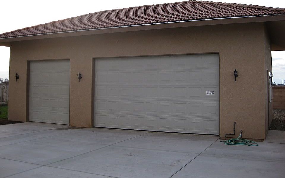 1,000 sf detached garage