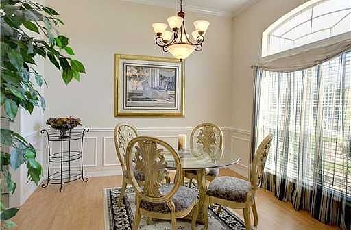 3rd image of 2103 Walnut Grove Ct
