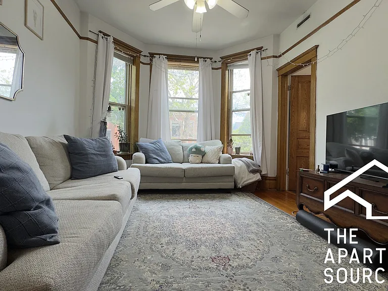 1315 W Melrose St #2 — Photo 3