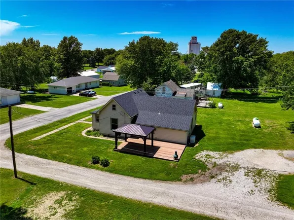 104 Locust Ave, Denton, KS 66017