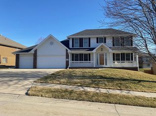 9319 Edna St, La Vista, NE 68128