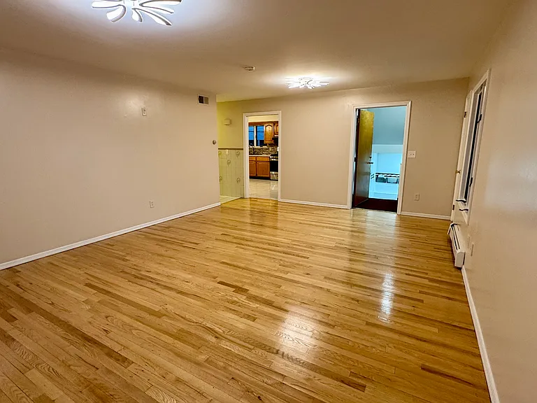 39 Henderson St — Photo 8