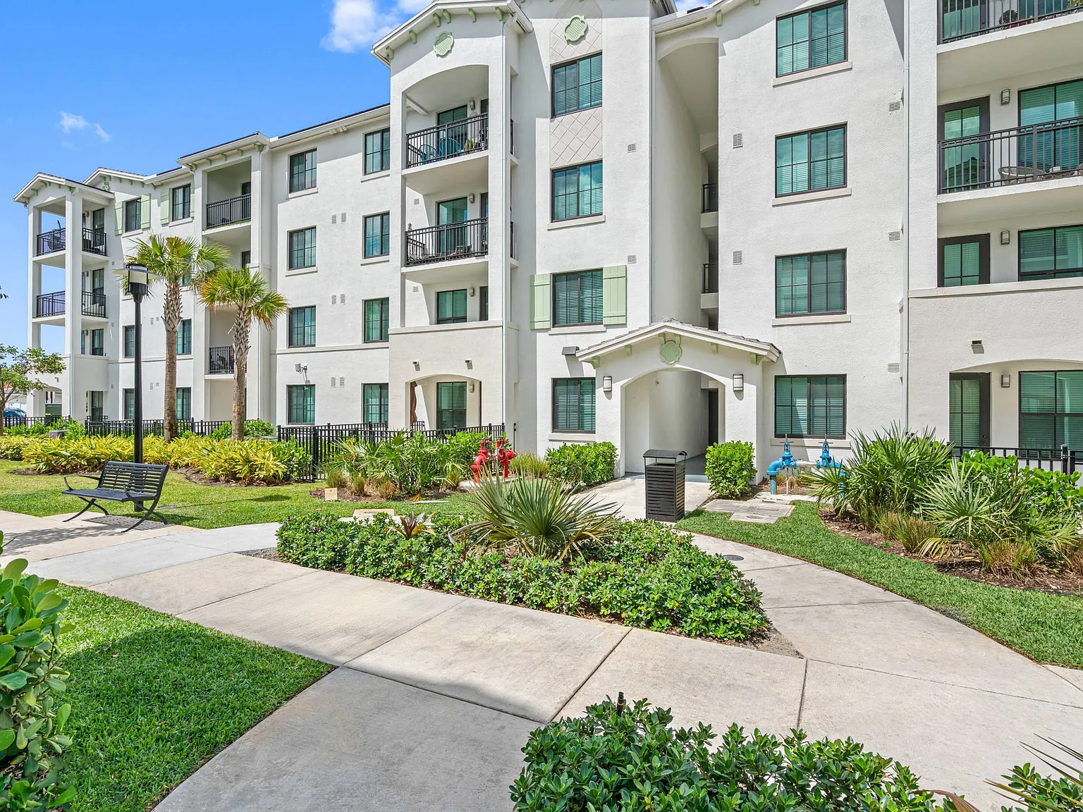 Casero Apartments — Photo 1
