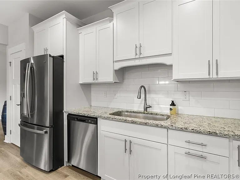 105 Woodford Ln — Photo 12